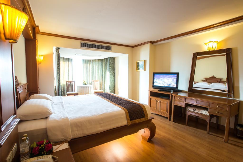 Furama Chiang Mai Hotel Luaran gambar