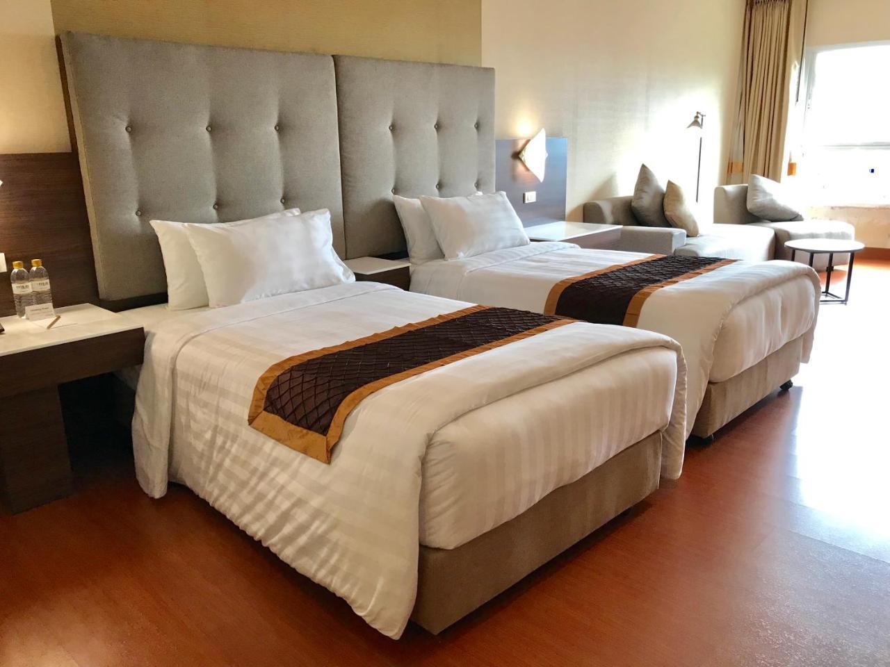 Furama Chiang Mai Hotel Luaran gambar